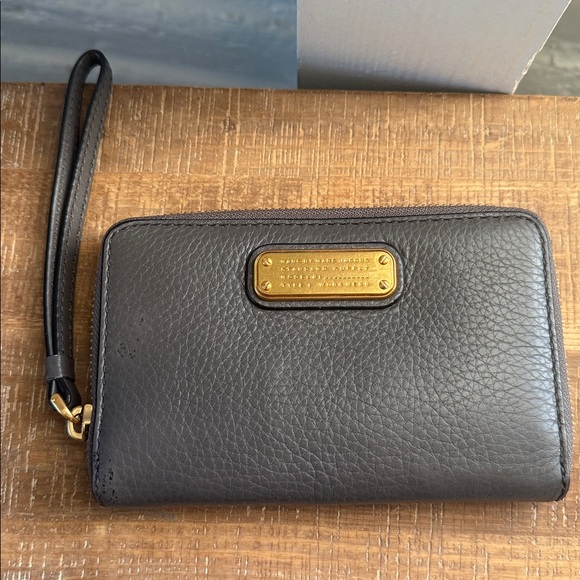 Marc by Marc Jacobs Black Leather Wristlet - Picture 4 of 17